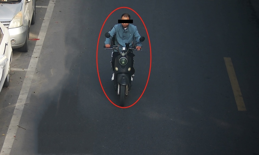 男子每次戴头盔偷盗,海宁警方:掩耳盗铃... 男子每次戴头盔偷盗,海宁警方:掩耳盗铃...