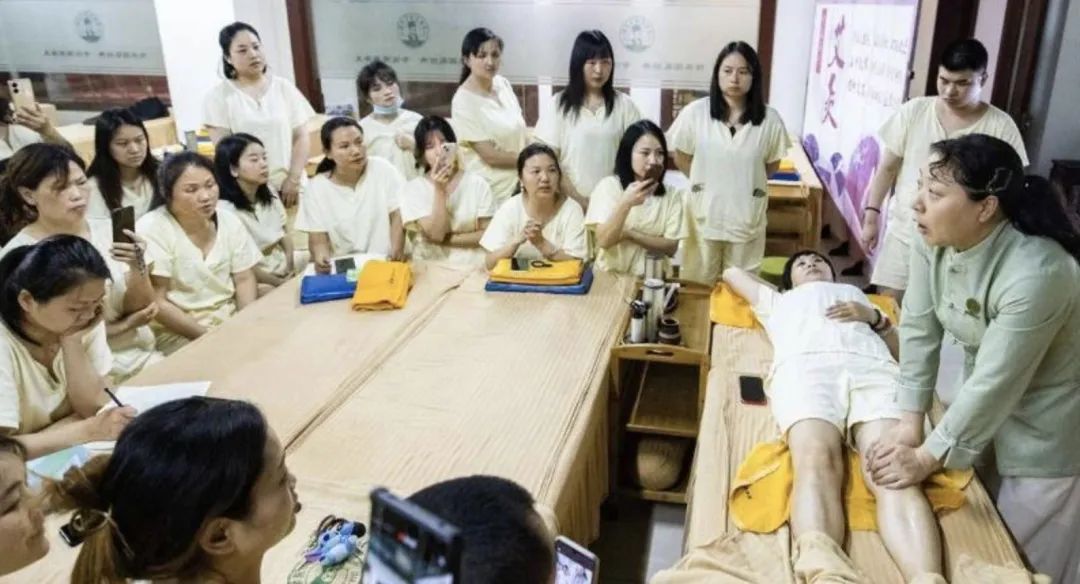 “妈妈不必二选一”！2300个岗位背后的暖心设计