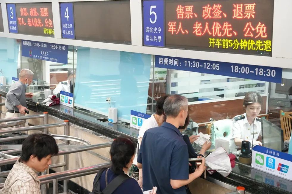 19日至21日,强降雨致京广线部分普速旅客列车停运、限速,高铁暂未受影响 19日至21日,强降雨致京广线部分普速旅客列车停运、限速,高铁暂未受影响