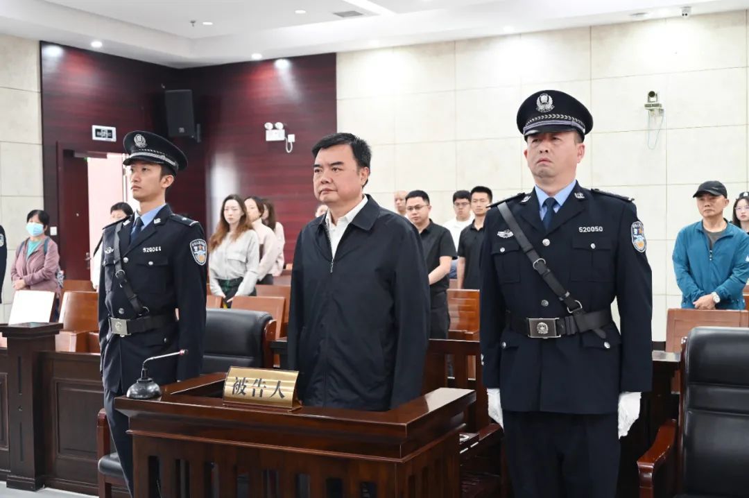 贵州省黔东南州人大常委会原党组成员、副主任刘建新受贿案一审宣判 贵州省黔东南州人大常委会原党组成员、副主任刘建新受贿案一审宣判