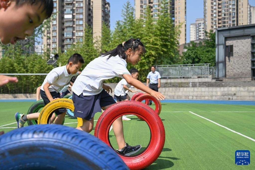 重庆中小学为学生量身定制“花式”大课间