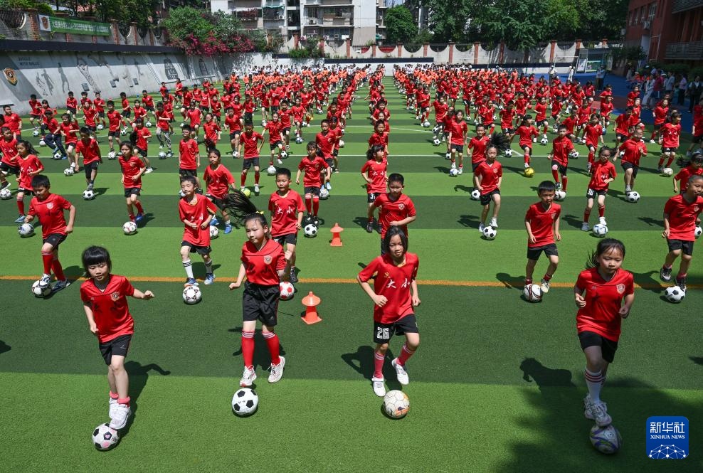 重庆中小学为学生量身定制“花式”大课间