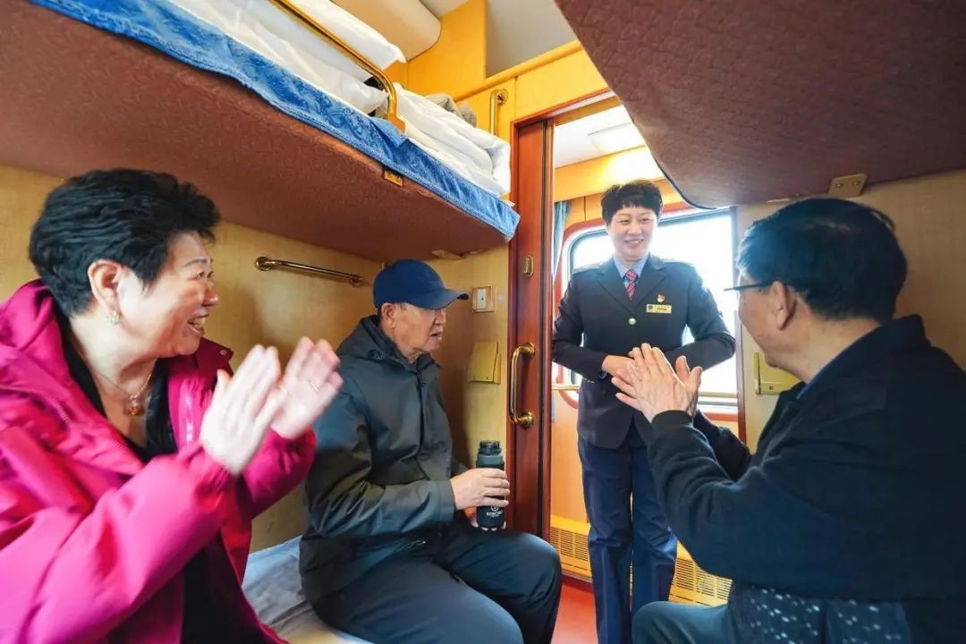 日行不超过200公里，深圳这趟“慢车”的体验感超舒适