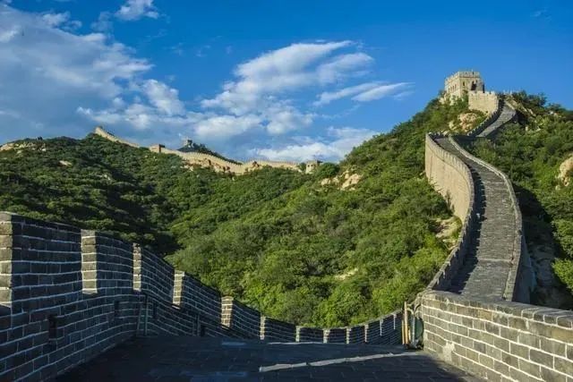 在八达岭长城刻划,张某某、孙某某被拘! 在八达岭长城刻划,张某某、孙某某被拘!