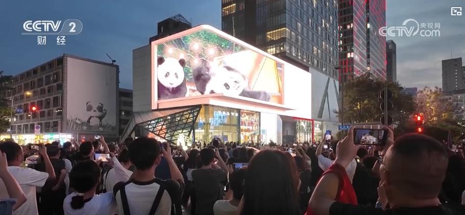 既有“烟火气”又有“科技范儿” “夜经济”成为拉动城市消费新引擎 既有“烟火气”又有“科技范儿” “夜经济”成为拉动城市消费新引擎