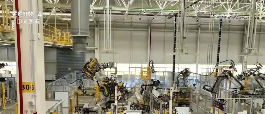 民营经济促进法开始施行：创多个“第一次” 明确民营经济法律地位