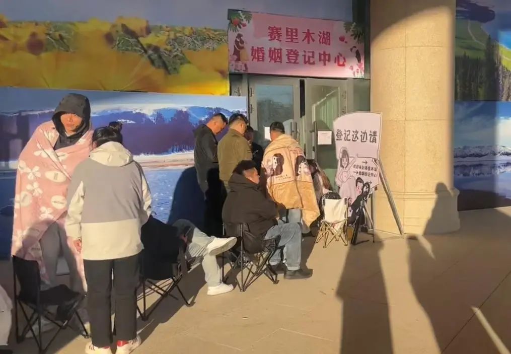 突然爆火！名额告罄，有人连夜排队，官方回应：终身免费！