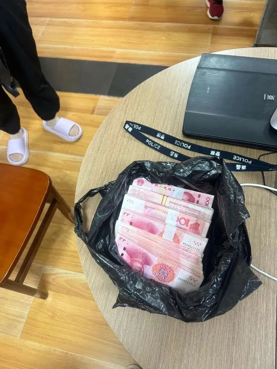 “这是我们的‘爱情基金’……”，女子结识“完美男友”，下一幕彻底傻眼