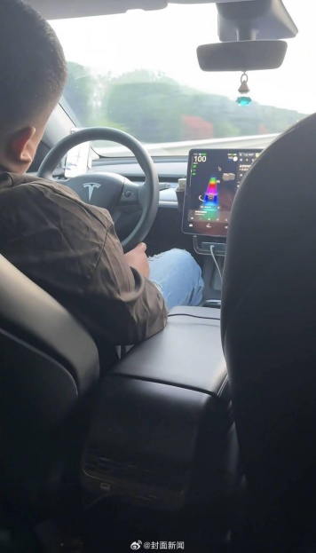 嫌猫太吵！顺风车司机将女乘客半路扔在高速上…