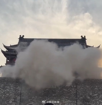 安徽凤阳明中都鼓楼部分瓦片脱落 官方回应