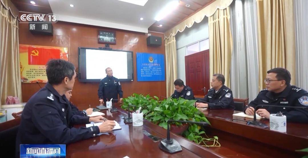 5人团伙寄送9万多份诈骗传单 警方起底假“红头文件”骗局 5人团伙寄送9万多份诈骗传单 警方起底假“红头文件”骗局