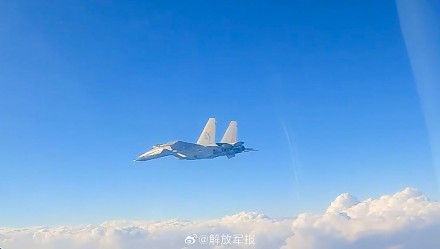 看不够!战机穿梭云海瞬间 看不够!战机穿梭云海瞬间