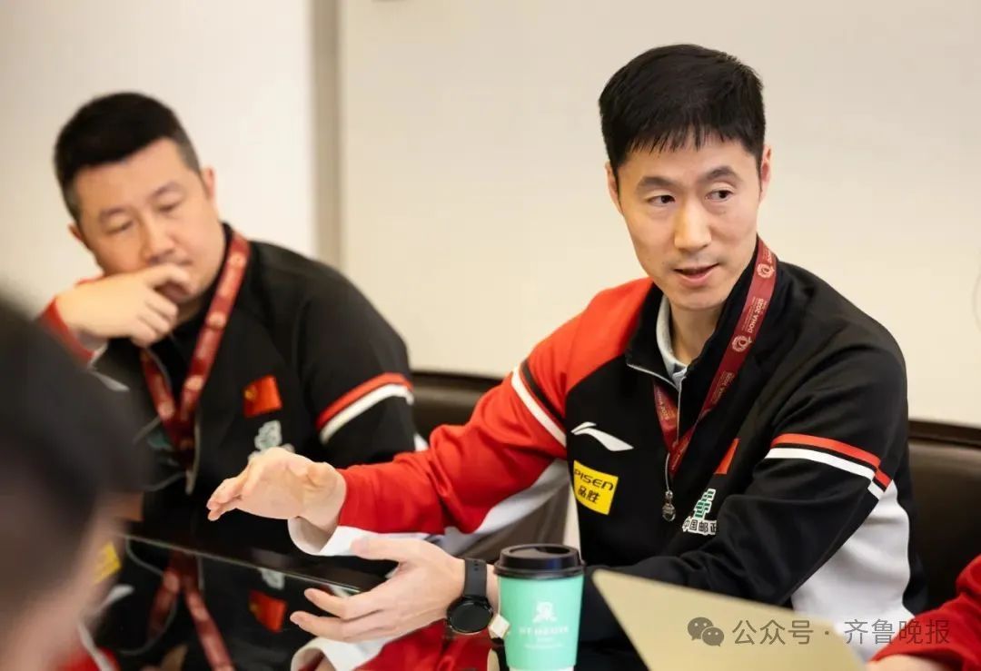 热搜爆了！王楚钦赛前更换球拍，胶皮疑被掰开！本人和国际乒联最新回应