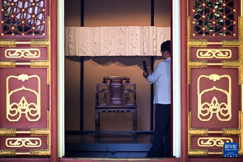 恭王府博物馆藏明清家具与现代陶艺展举行