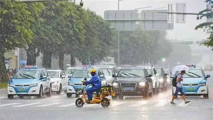 “龙舟水”将至!广东迎5次暴雨过程 “龙舟水”将至!广东迎5次暴雨过程