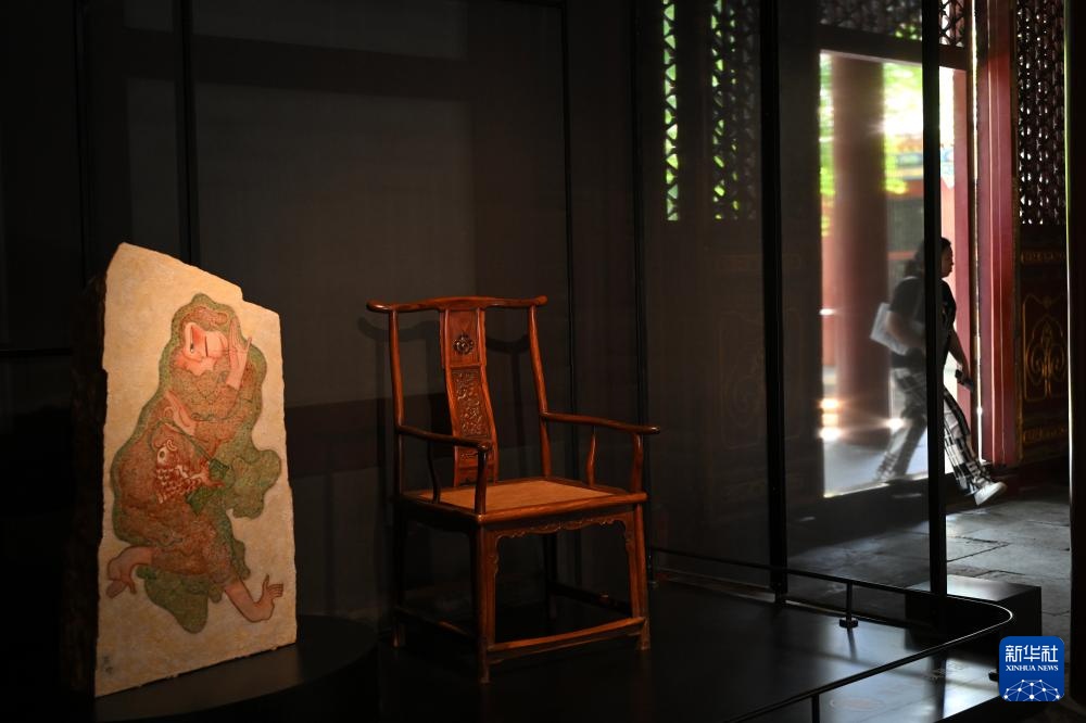 恭王府博物馆藏明清家具与现代陶艺展举行