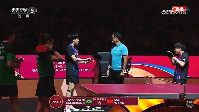 王楚钦赛前球拍胶皮开胶后换拍！与孙颖莎3比0战胜巴西组合，晋级16强