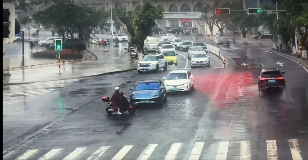 海口寻找目击证人!扩散→ 海口寻找目击证人!扩散→