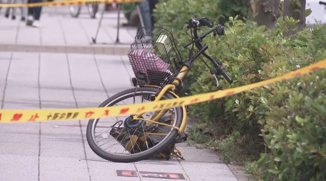 日本一名大爷坠楼，男子骑着单车路过被砸中，双双丧命