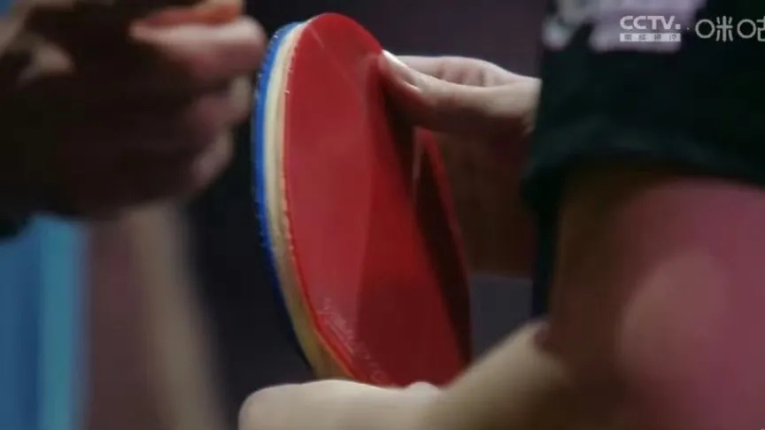 球拍又坏了!?王楚钦回应:为什么每次都是我!白宇发图力证… 球拍又坏了!?王楚钦回应:为什么每次都是我!白宇发图力证…