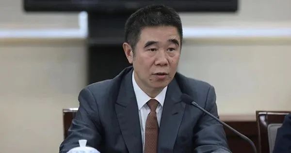 涉嫌受贿罪、违法发放贷款罪，章更生被逮捕！