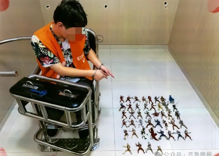 男子偷走奥特曼手办，此前还偷过钢铁侠、蜘蛛侠手办……