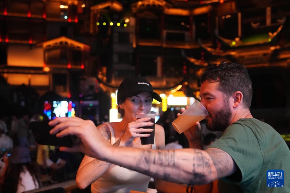 湖南张家界:入境游持续“火热” 湖南张家界:入境游持续“火热”