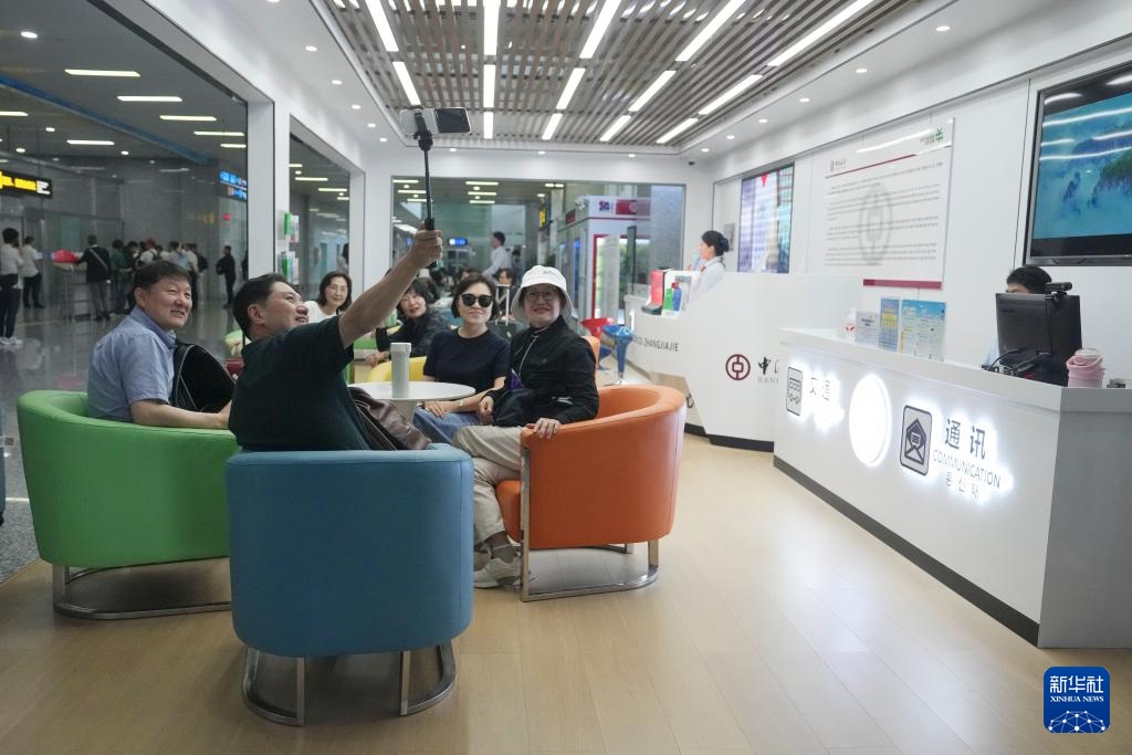 湖南张家界:入境游持续“火热” 湖南张家界:入境游持续“火热”