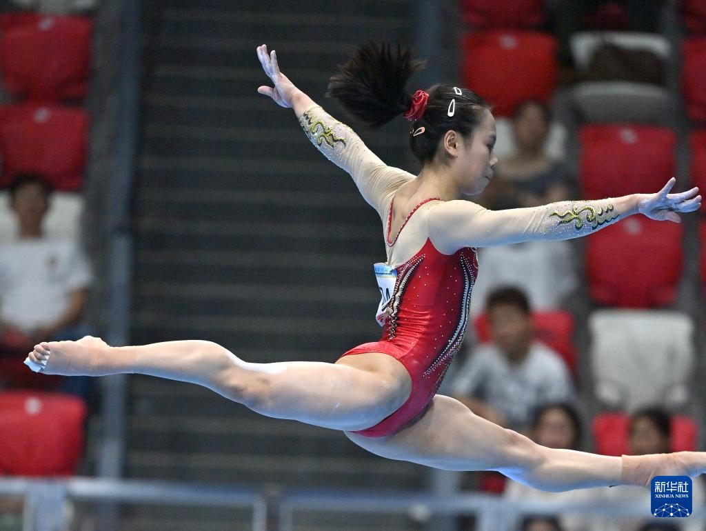 全国体操锦标赛：张清颖夺得女子个人全能冠军