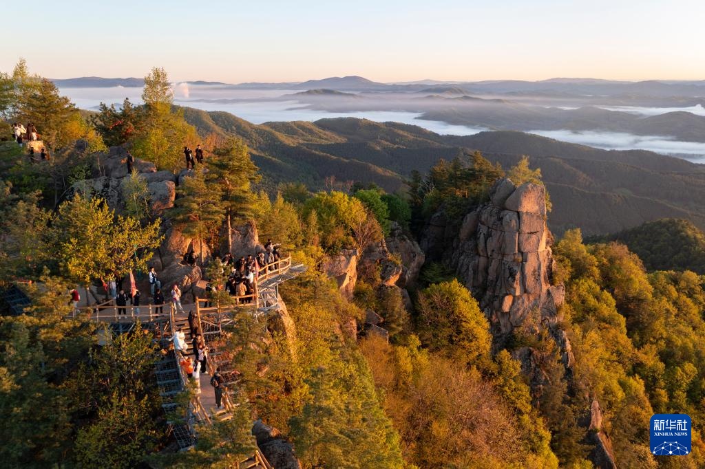 攀登金祖峰 赏日出云海