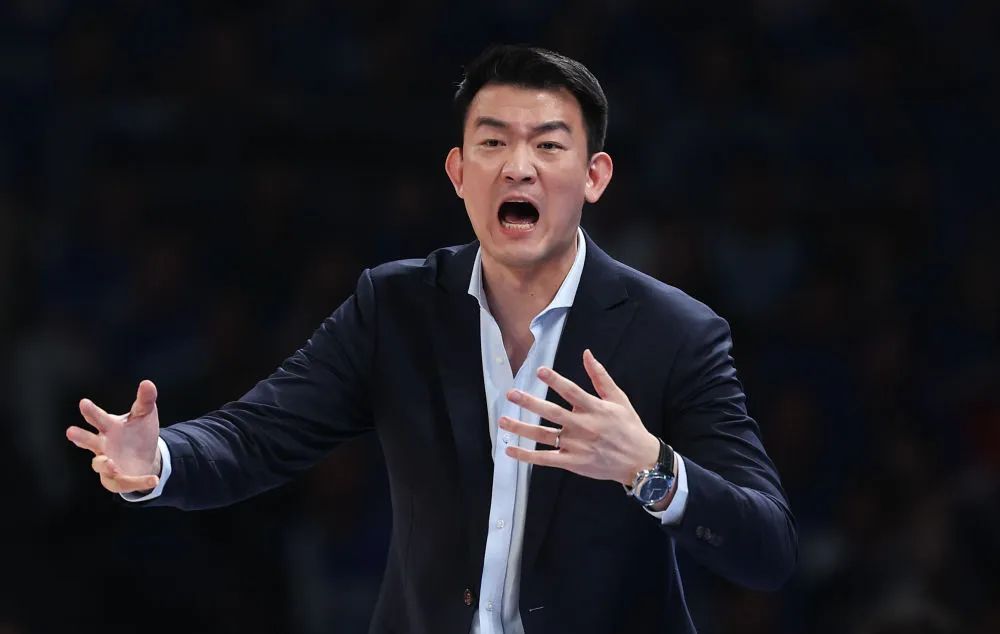 广厦主教练:队伍一度走到悬崖边上 广厦主教练:队伍一度走到悬崖边上