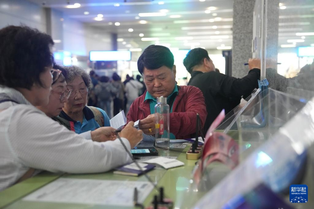 湖南张家界:入境游持续“火热” 湖南张家界:入境游持续“火热”