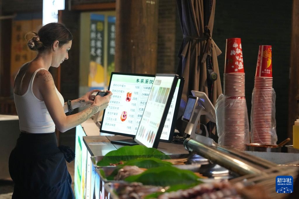 湖南张家界:入境游持续“火热” 湖南张家界:入境游持续“火热”