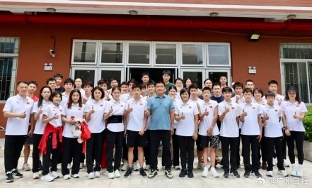 广东跳水队出征十五运会资格赛，全红婵养伤不参赛