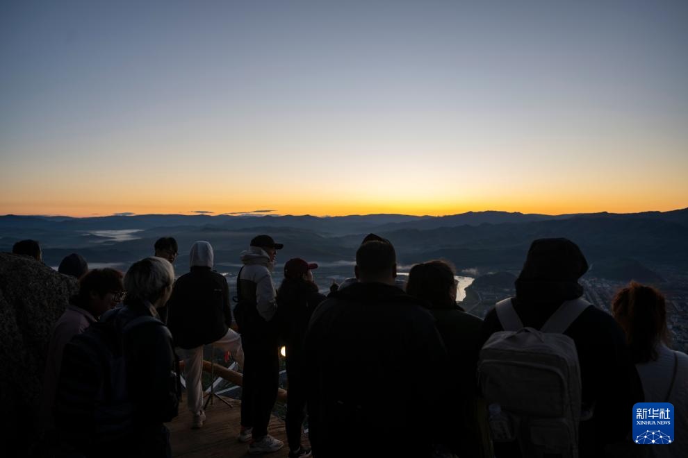 攀登金祖峰 赏日出云海