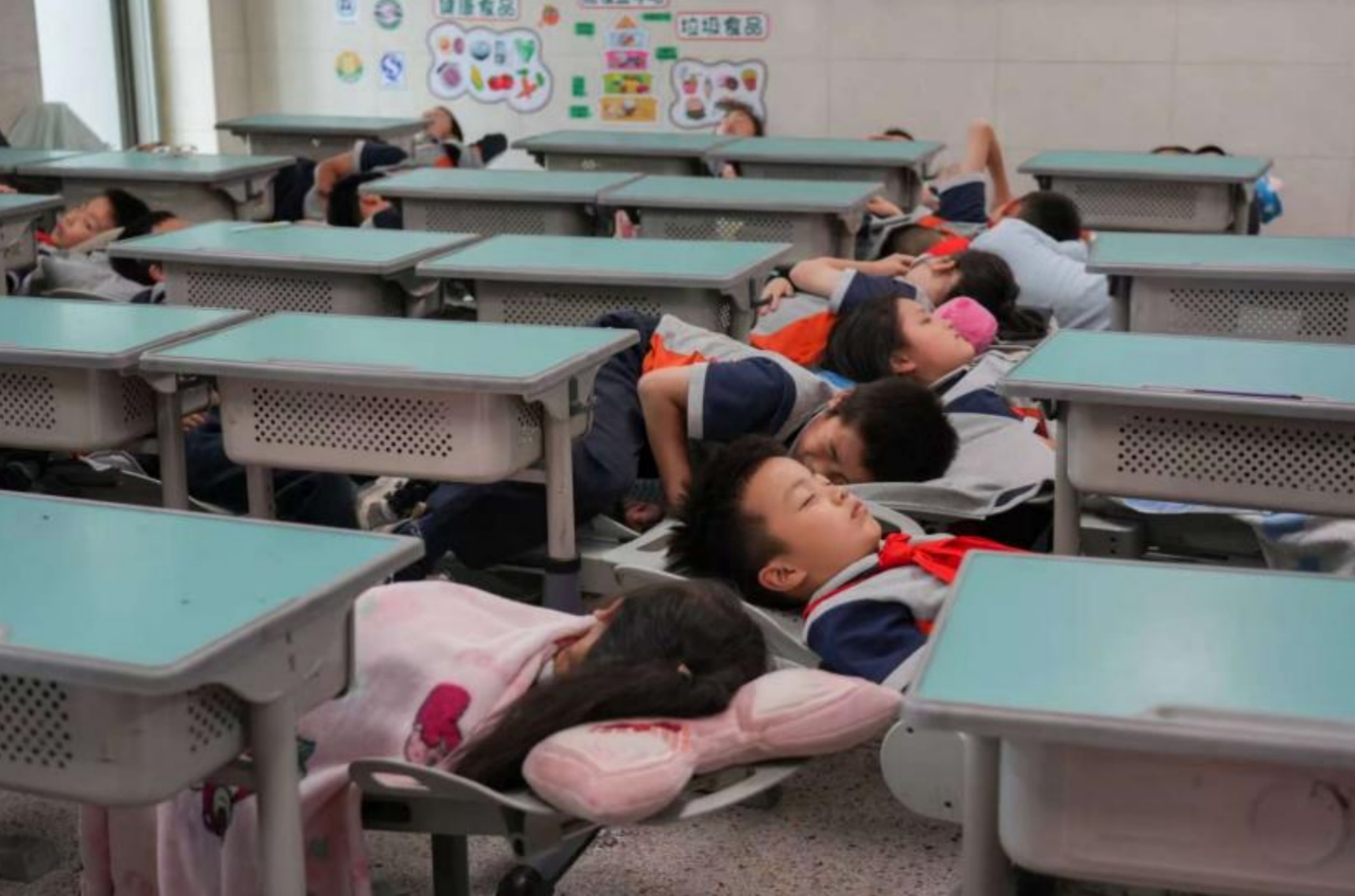 浙江金华金东区3万多名学生实现午休“躺睡自由”