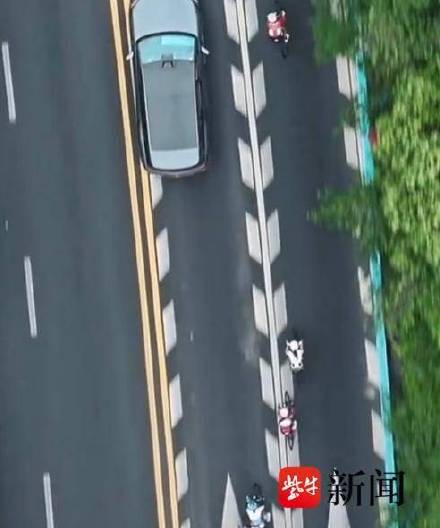 赛事方回应自行车赛冲刺路段有汽车：自行车赛冲刺路段裁判车未及时撤出