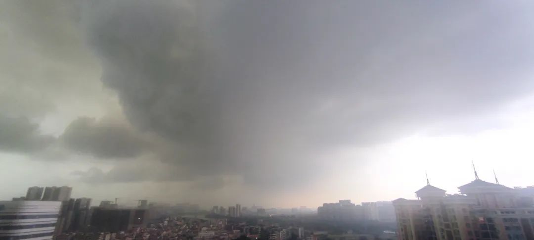 广东正式进入“龙舟水”时期，今明全省降雨有所减弱