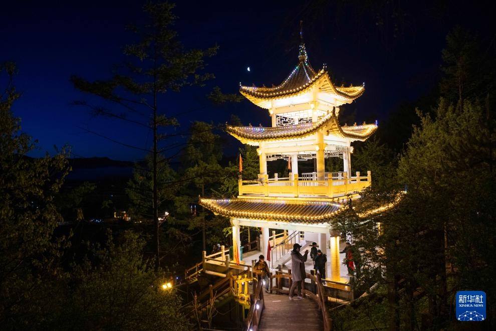 攀登金祖峰 赏日出云海