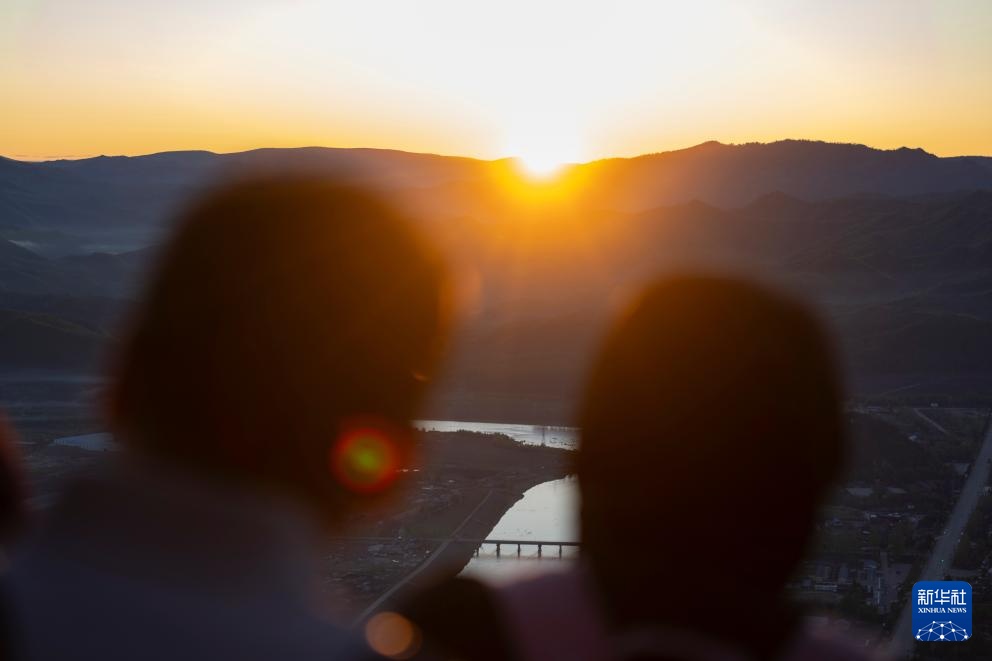 攀登金祖峰 赏日出云海