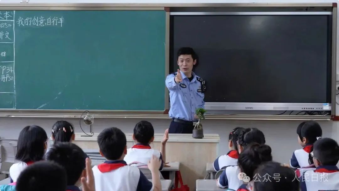 “请开门，我是警察，我打游戏全国16强！”