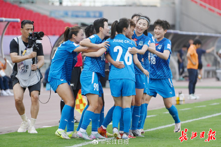 武汉女足2比0击败越南胡志明市女足，挺进决赛