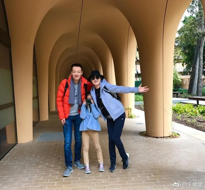 朱媛媛癌症去世,新剧刚杀青,众星发文悼念!丈夫辛柏青头像变蜡烛 朱媛媛癌症去世,新剧刚杀青,众星发文悼念!丈夫辛柏青头像变蜡烛