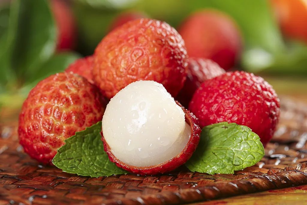 这种水果富含维生素C,具有抗氧化、抗炎作用,但这几点要注意! 这种水果富含维生素C,具有抗氧化、抗炎作用,但这几点要注意!