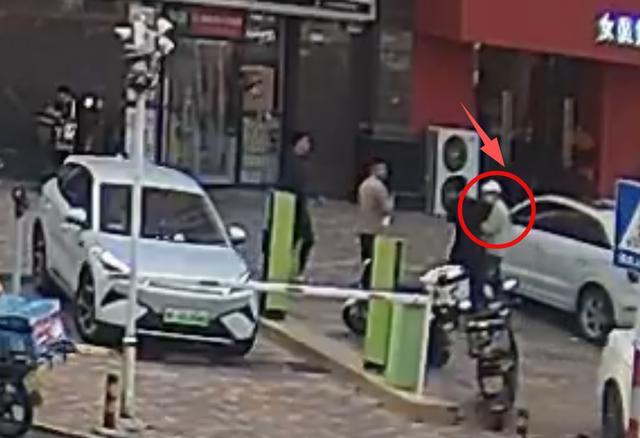 女子网恋‘高富帅’被骗17万,警方布控抓人:换装3次也逃不掉! 女子网恋‘高富帅’被骗17万,警方布控抓人:换装3次也逃不掉!