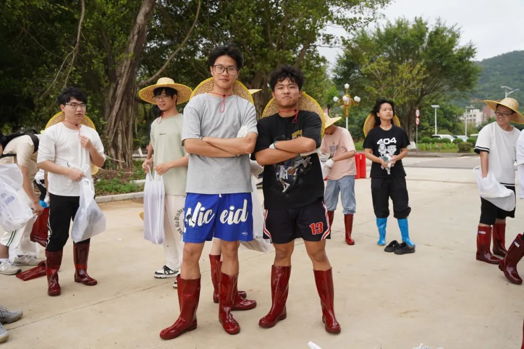 你怎么不看手机啊?“勿扰,在种地!” 你怎么不看手机啊?“勿扰,在种地!”