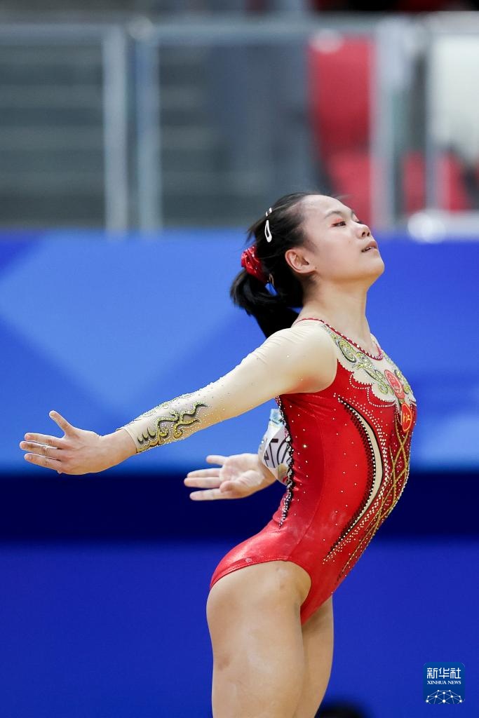 全国体操锦标赛：张清颖夺得女子个人全能冠军