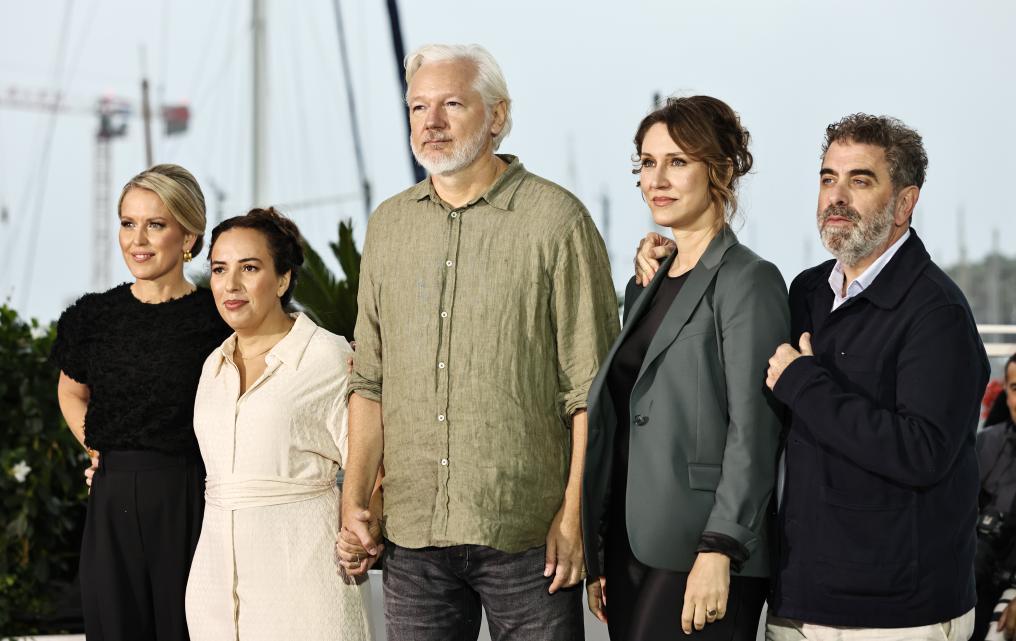 戛纳电影节：阿桑奇携传记影片现身戛纳