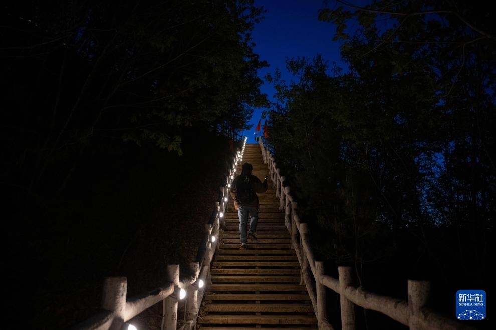 攀登金祖峰 赏日出云海