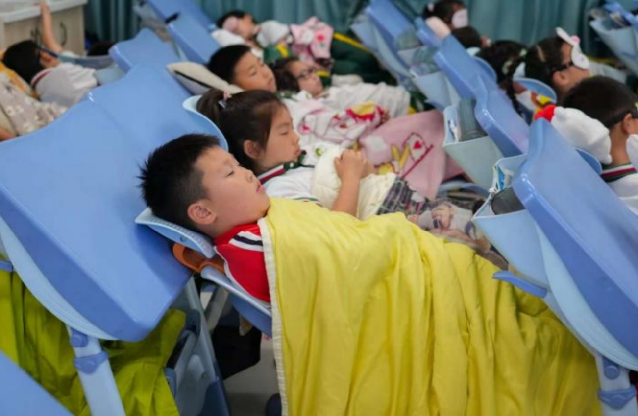 浙江金华金东区3万多名学生实现午休“躺睡自由”